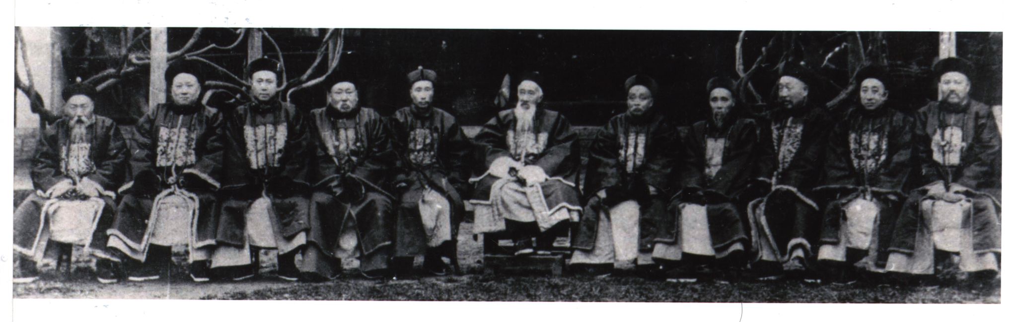 1902年-三江师范学堂开学时张之洞等人合影